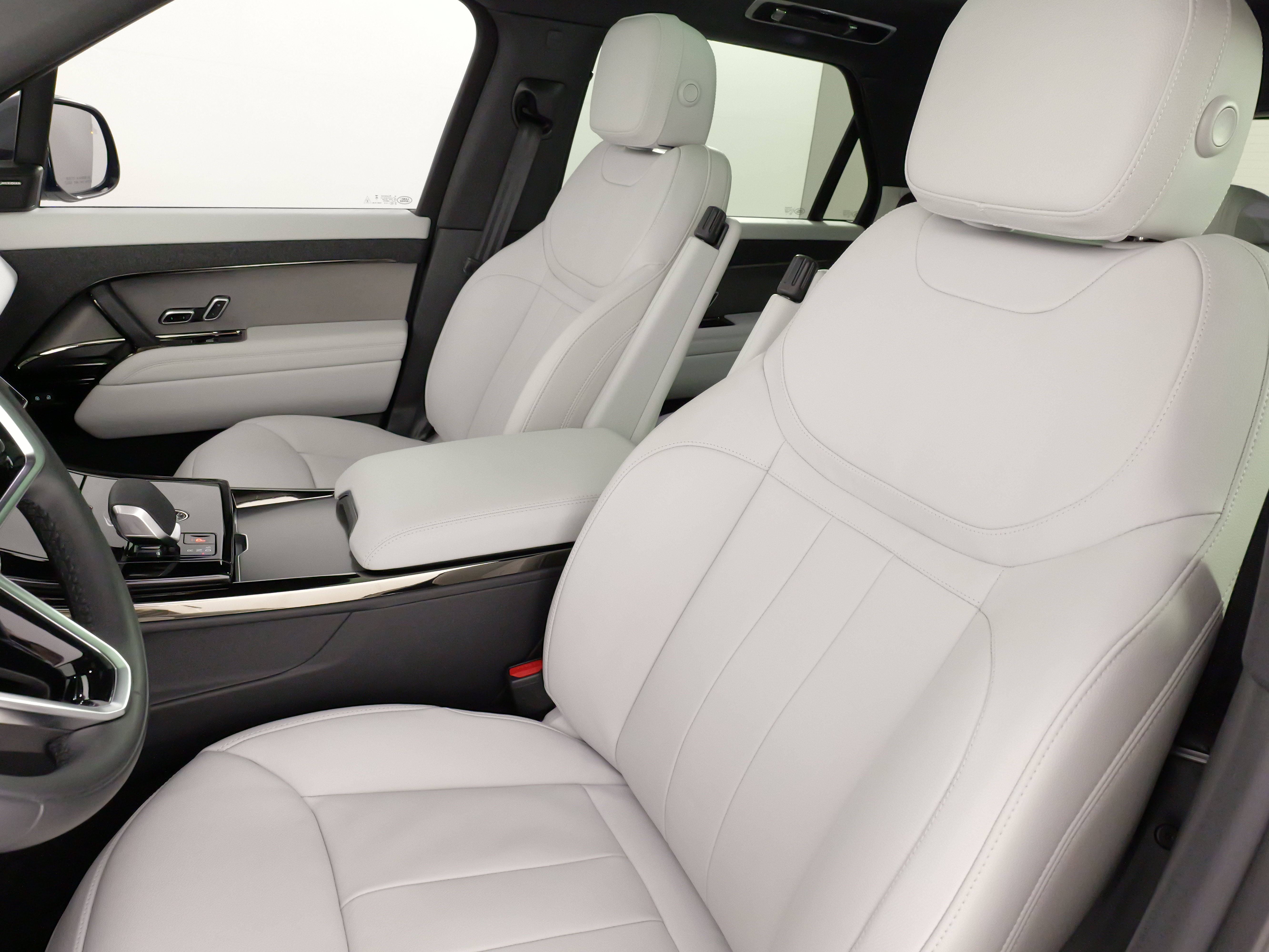 Used 2025 Land Rover Range Rover Sport AWD/4WD image 30