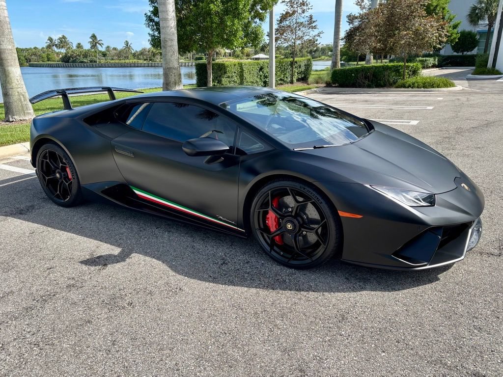 Used 2018 Lamborghini Huracan Performante AWD/4WD image 4