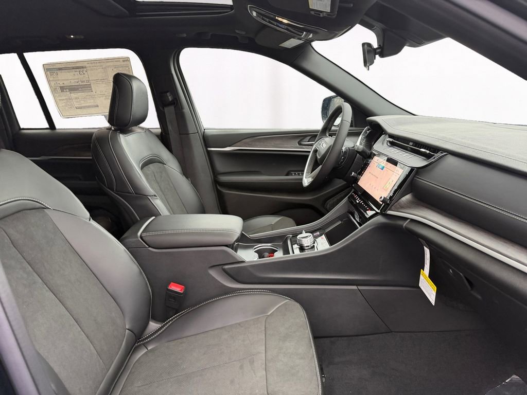 New 2026 Jeep Grand Cherokee Laredo image 15