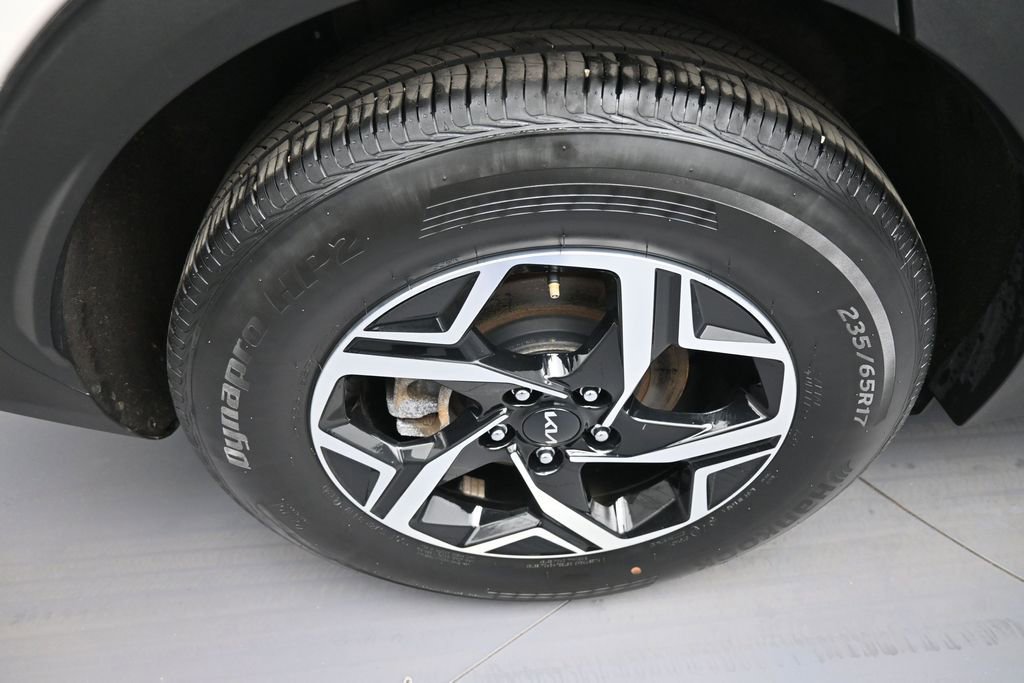Certified 2025 Kia Sportage LX FWD image 12