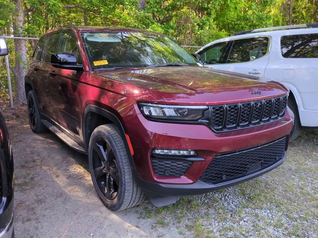 Used 2023 Jeep Grand Cherokee Limited w/ Luxury Tech Group II AWD/4WD image 4