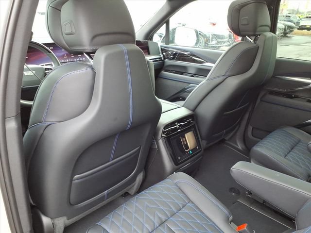 New 2026 Cadillac Escalade IQL Sport 1 w/ LPO, ONYX Package AWD/4WD image 14