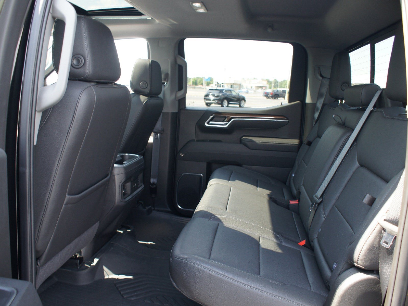 Used 2025 Chevrolet Silverado 1500 LT Trail Boss w/ Convenience Package II AWD/4WD image 16