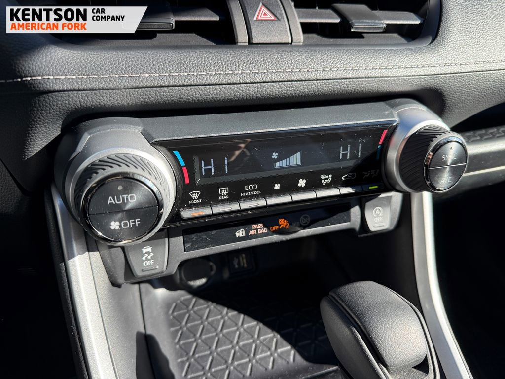Used 2025 Toyota RAV4 XLE image 25