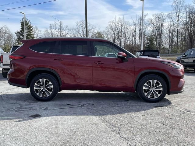 Used 2023 Toyota Highlander XLE image 6