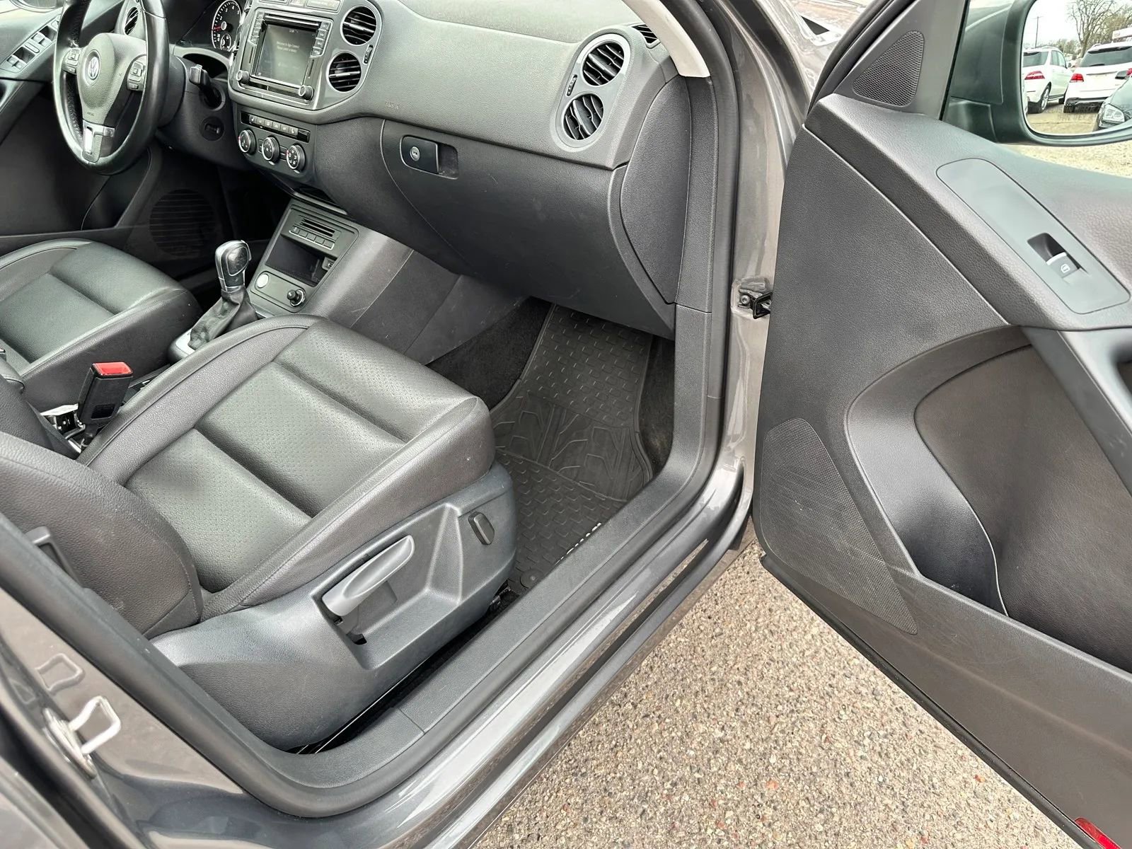 Used 2016 Volkswagen Tiguan SE AWD/4WD image 21