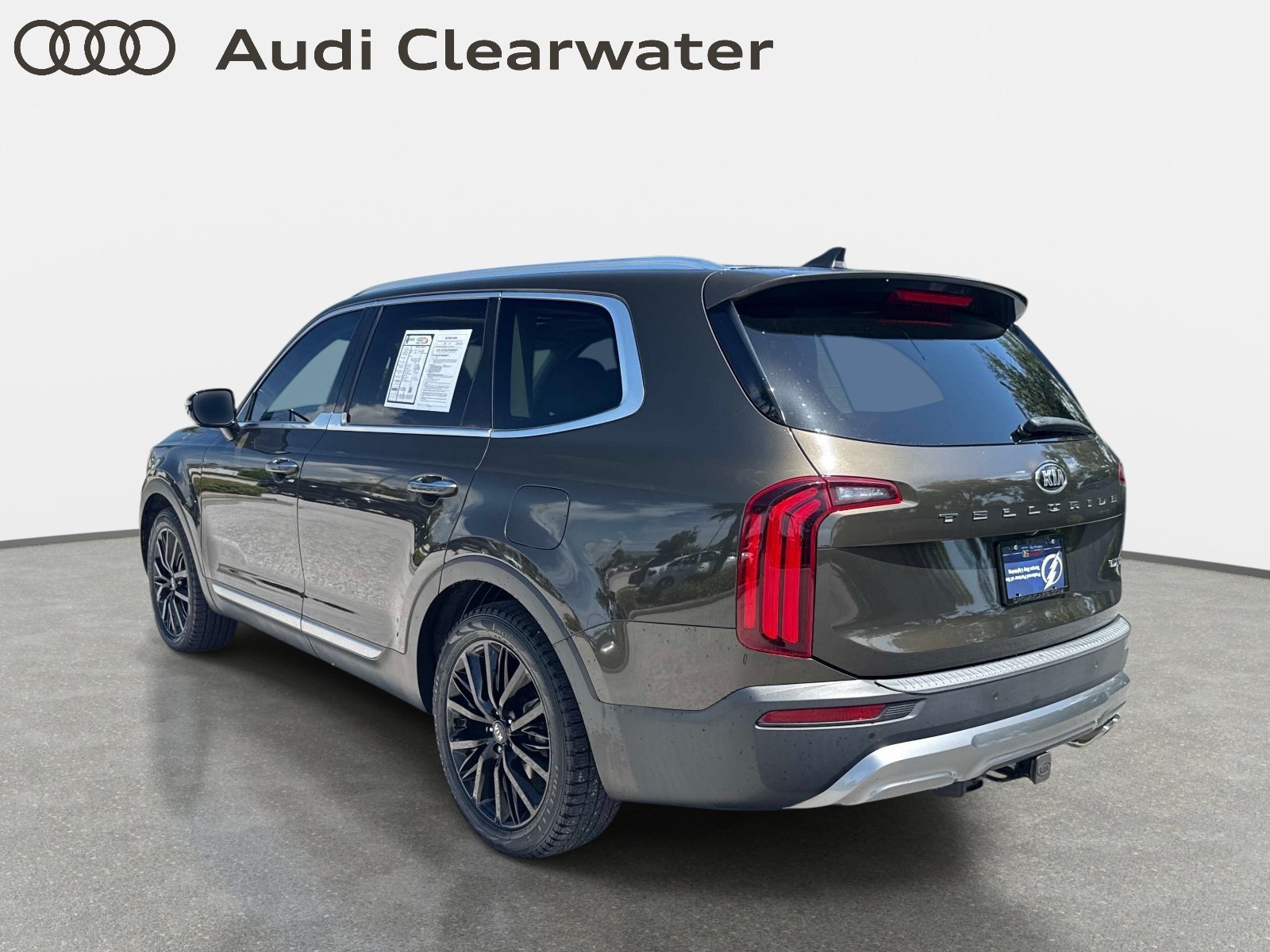 Used 2020 Kia Telluride SX w/ Towing Package FWD image 3