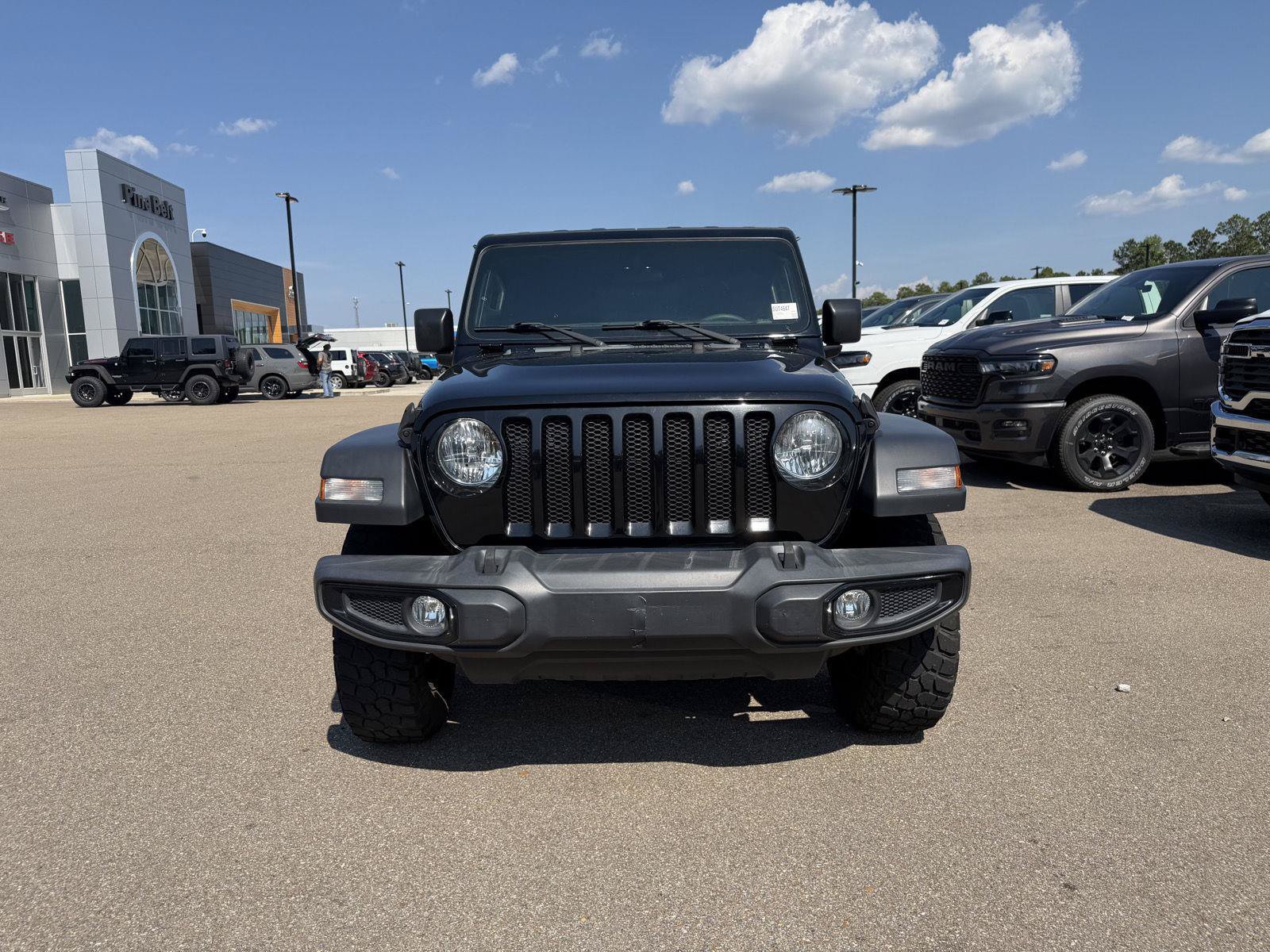 Used 2022 Jeep Wrangler Unlimited Sport AWD/4WD image 2