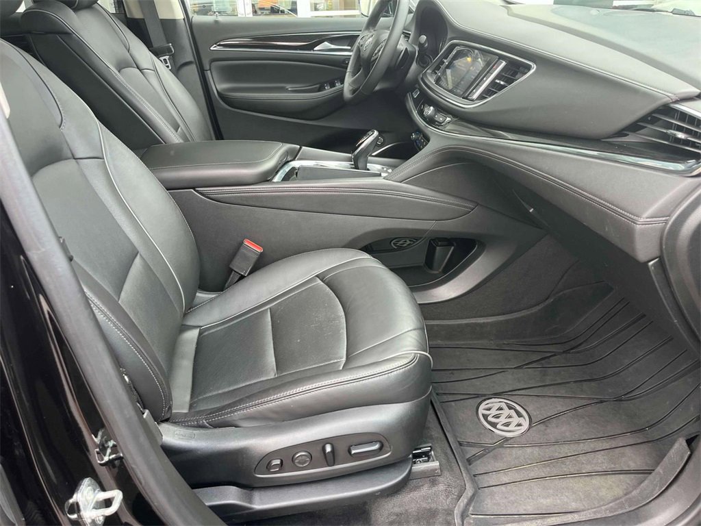 Used 2020 Buick Enclave Avenir w/ Avenir Technology Package image 24
