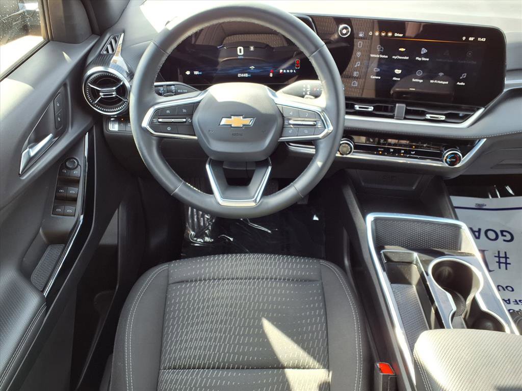 Used 2025 Chevrolet Equinox LT image 3