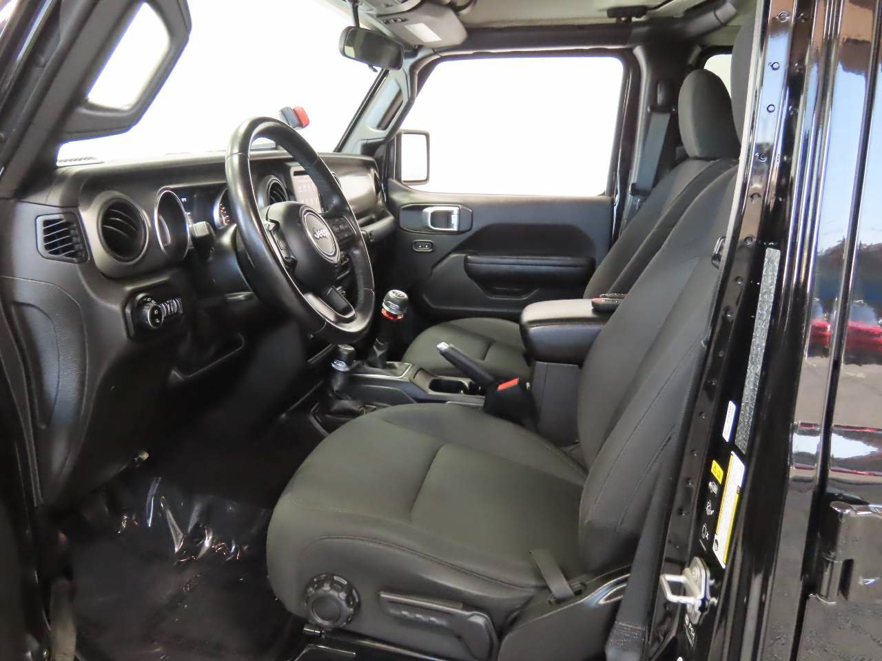 Used 2021 Jeep Gladiator Sport AWD/4WD image 16