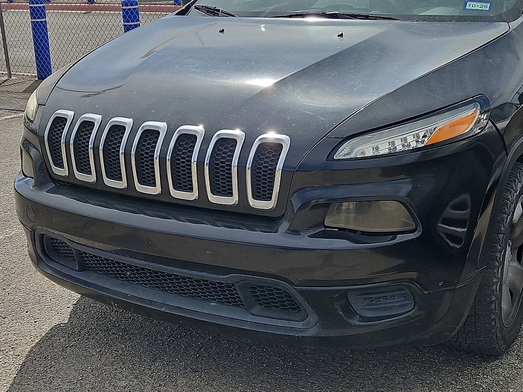 Used 2015 Jeep Cherokee Sport FWD image 2