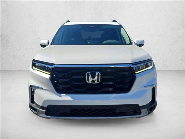 Certified 2025 Honda Pilot Touring image 2