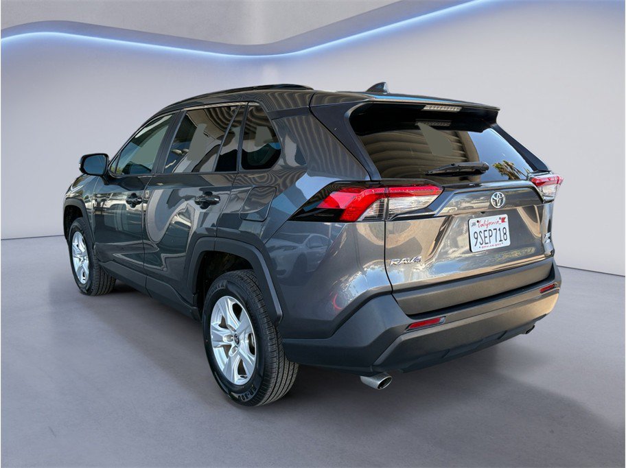 Used 2021 Toyota RAV4 XLE AWD/4WD image 3
