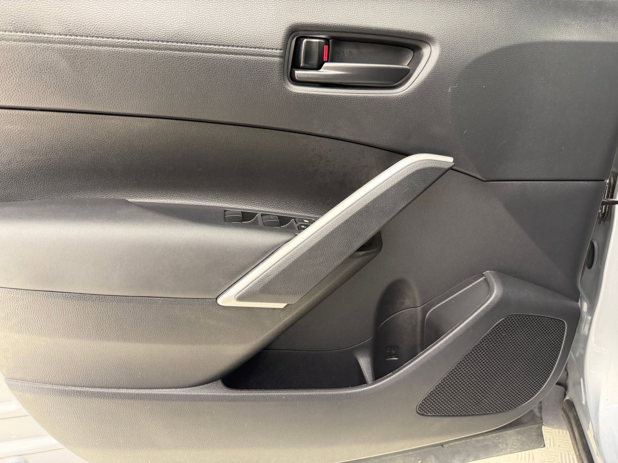 Used 2024 Toyota Corolla Cross SE w/ Moonroof Package image 5