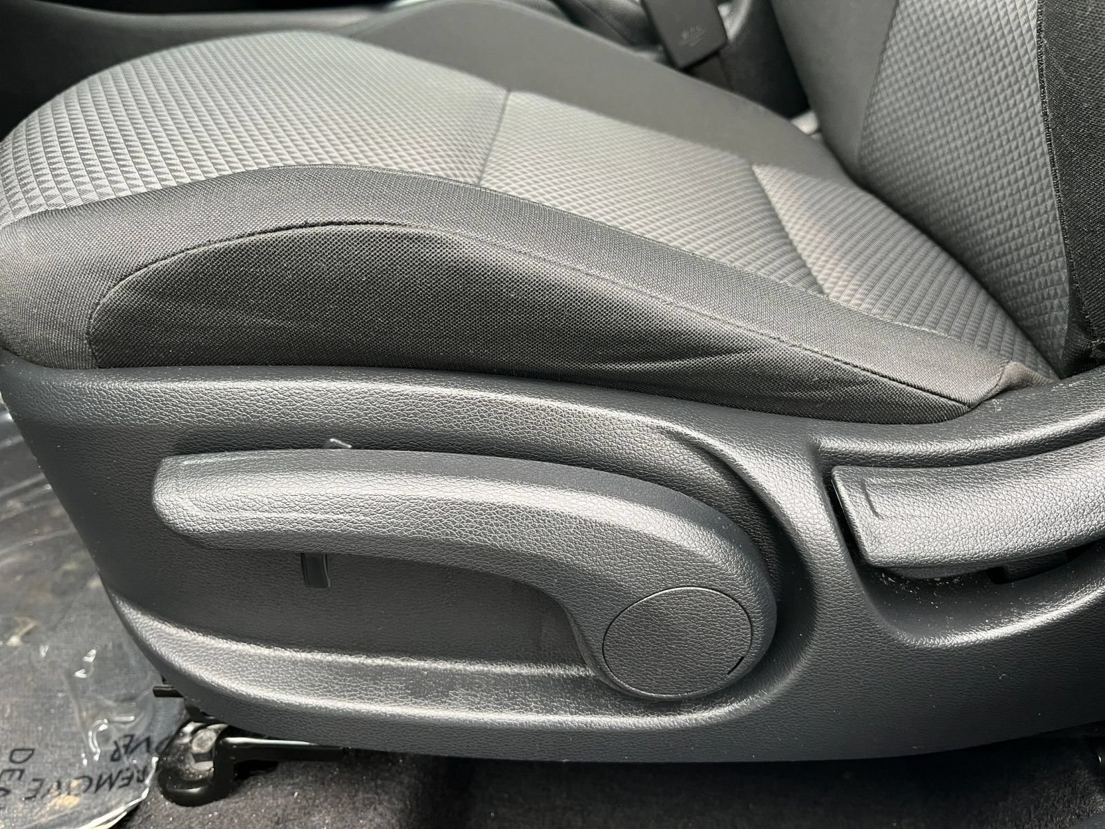 Used 2025 Kia Soul LX w/ LX Technology Package FWD image 19