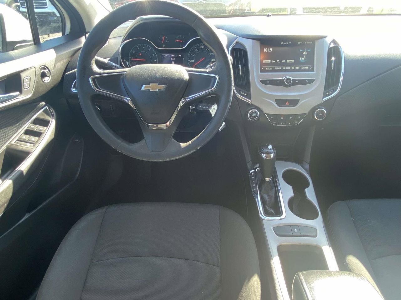 Used 2018 Chevrolet Cruze LS image 9