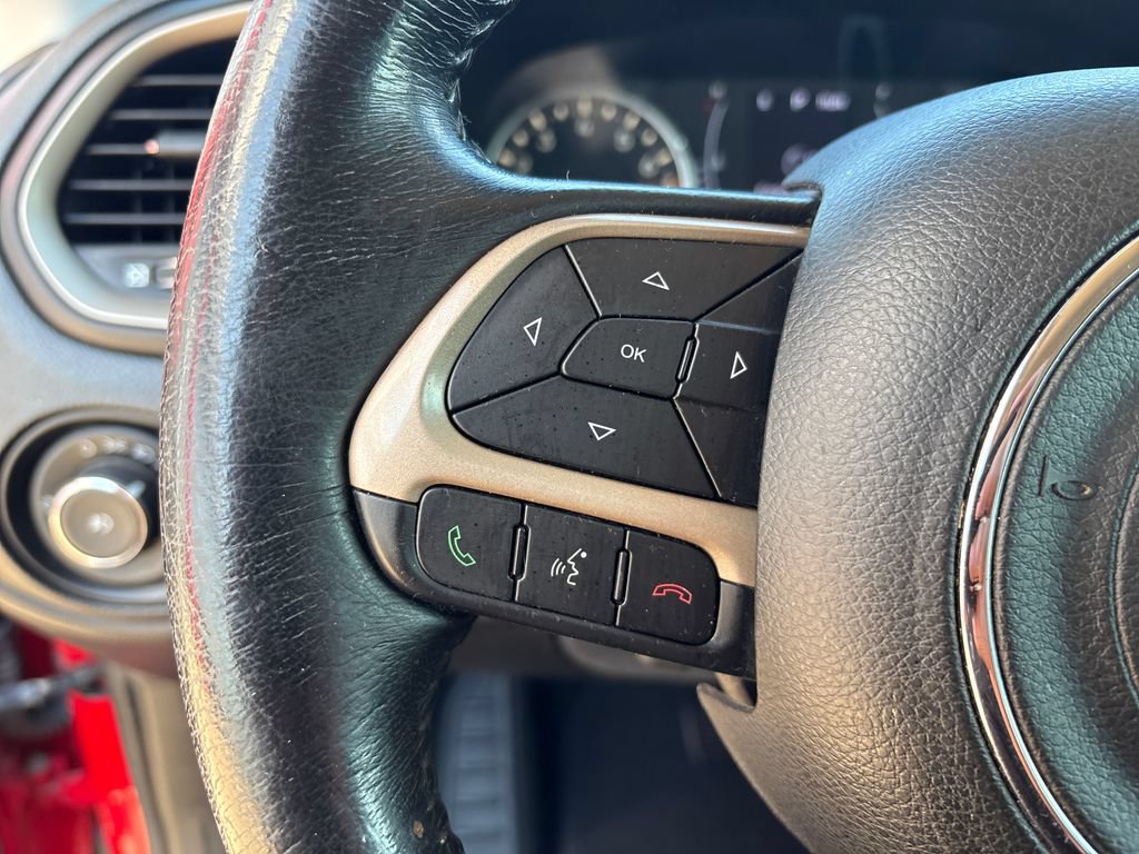 Used 2017 Jeep Renegade Latitude AWD/4WD image 31