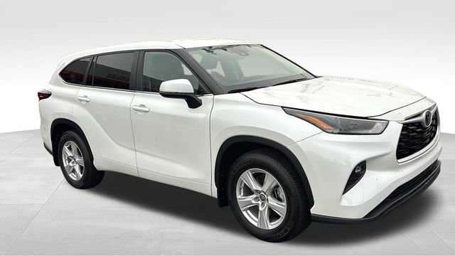 Used 2025 Toyota Highlander LE AWD/4WD image 30