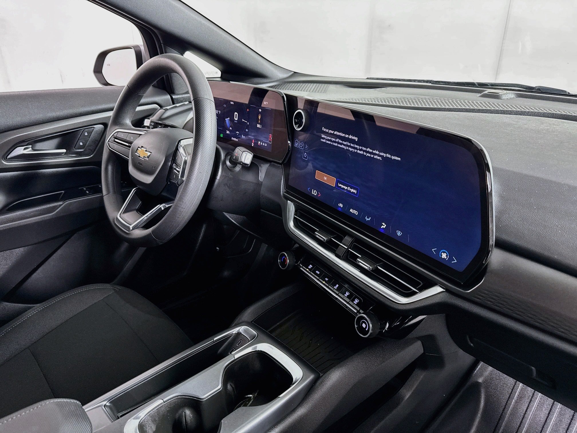 Used 2026 Chevrolet Equinox EV LT FWD image 25
