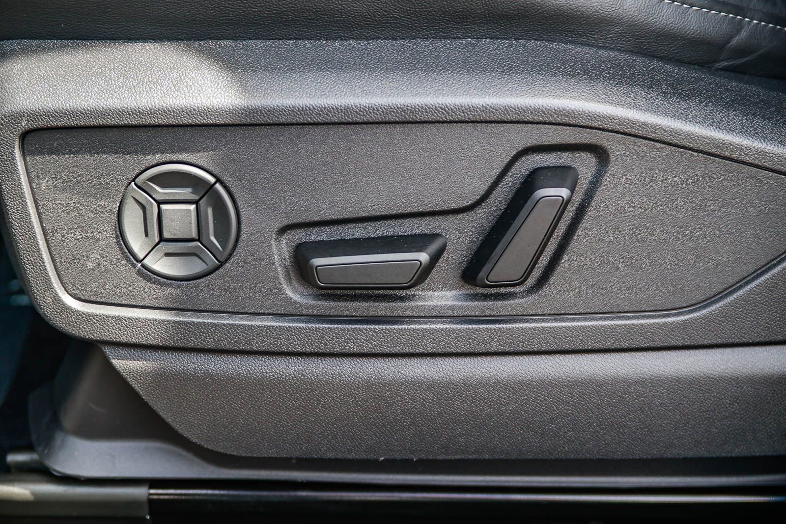 Certified 2025 Audi Q5 Premium w/ Convenience Package image 23