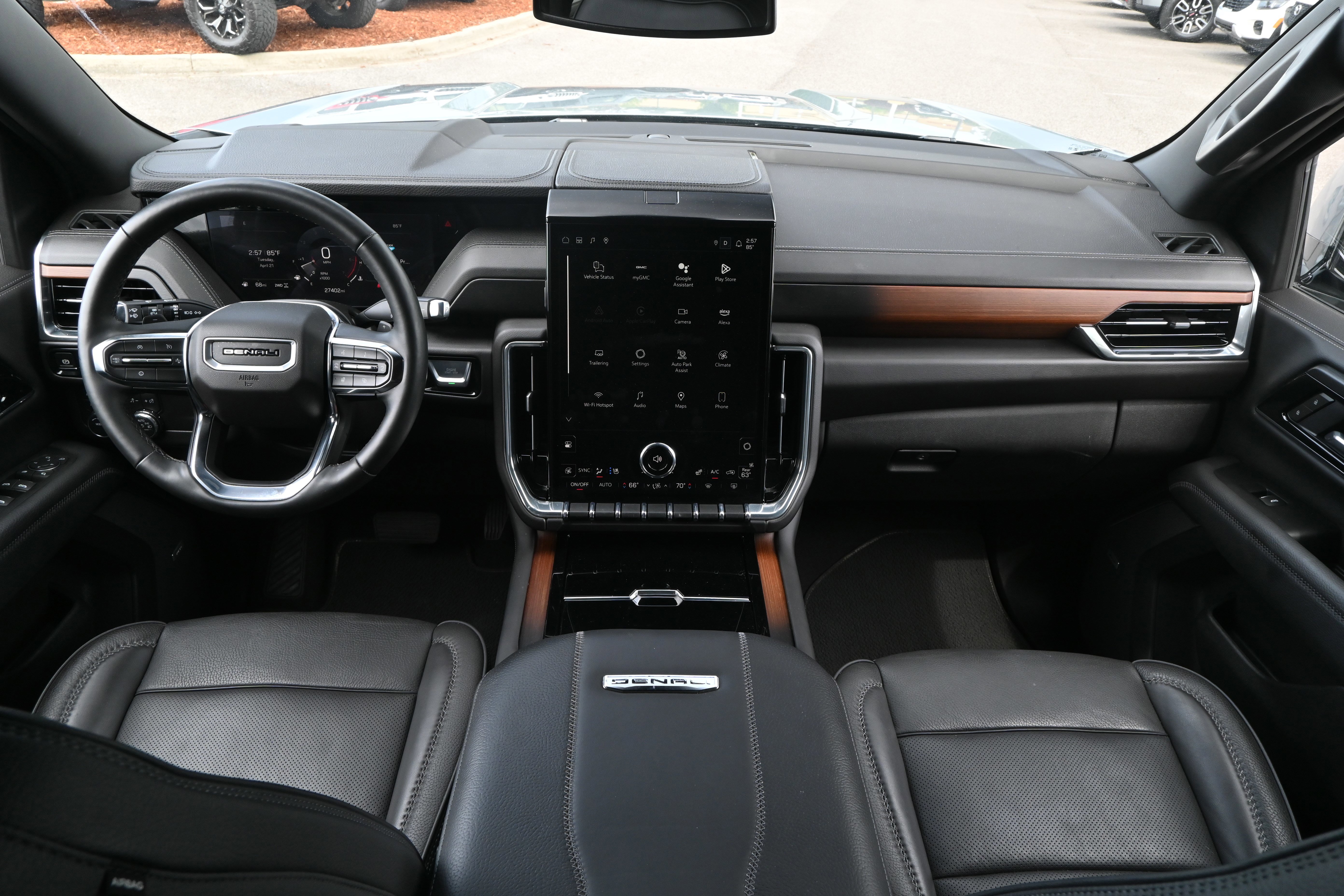 Used 2025 GMC Yukon Denali AWD/4WD image 27