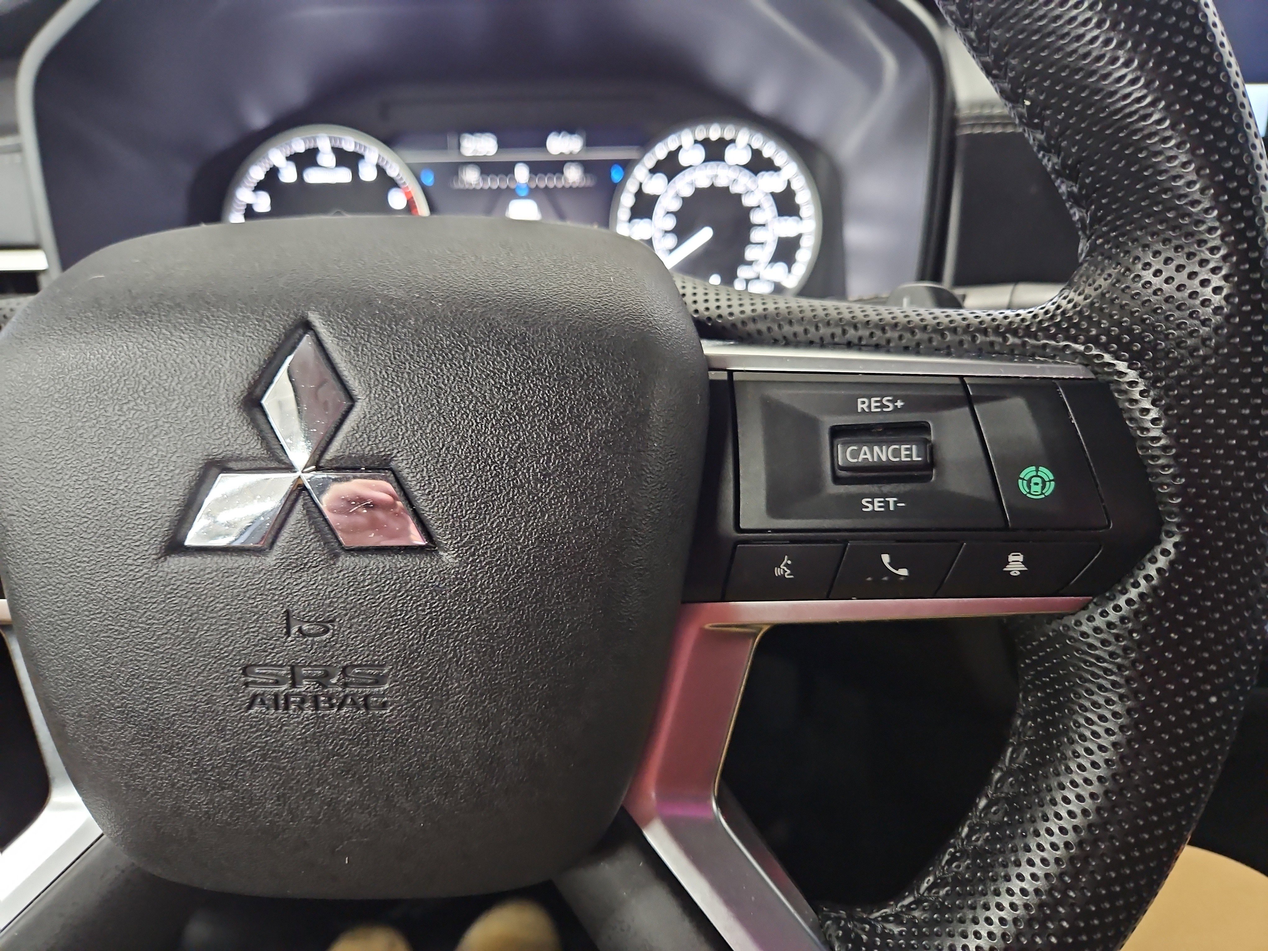 Used 2023 Mitsubishi Outlander SE image 16