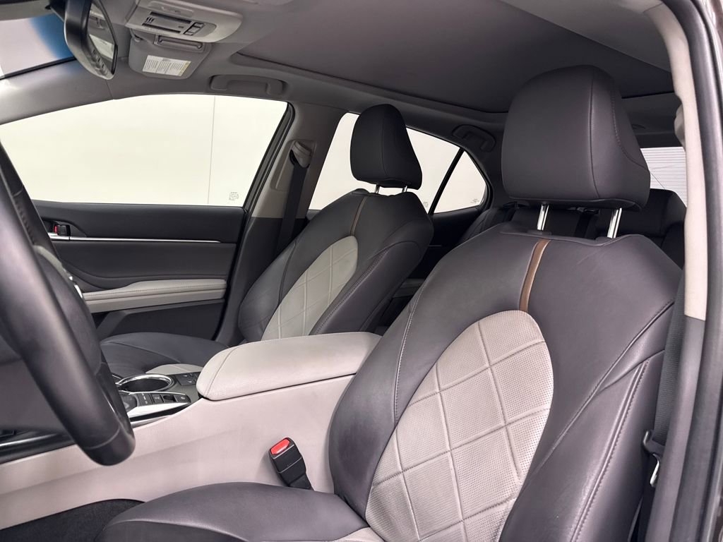 Used 2018 Toyota Camry XLE image 14