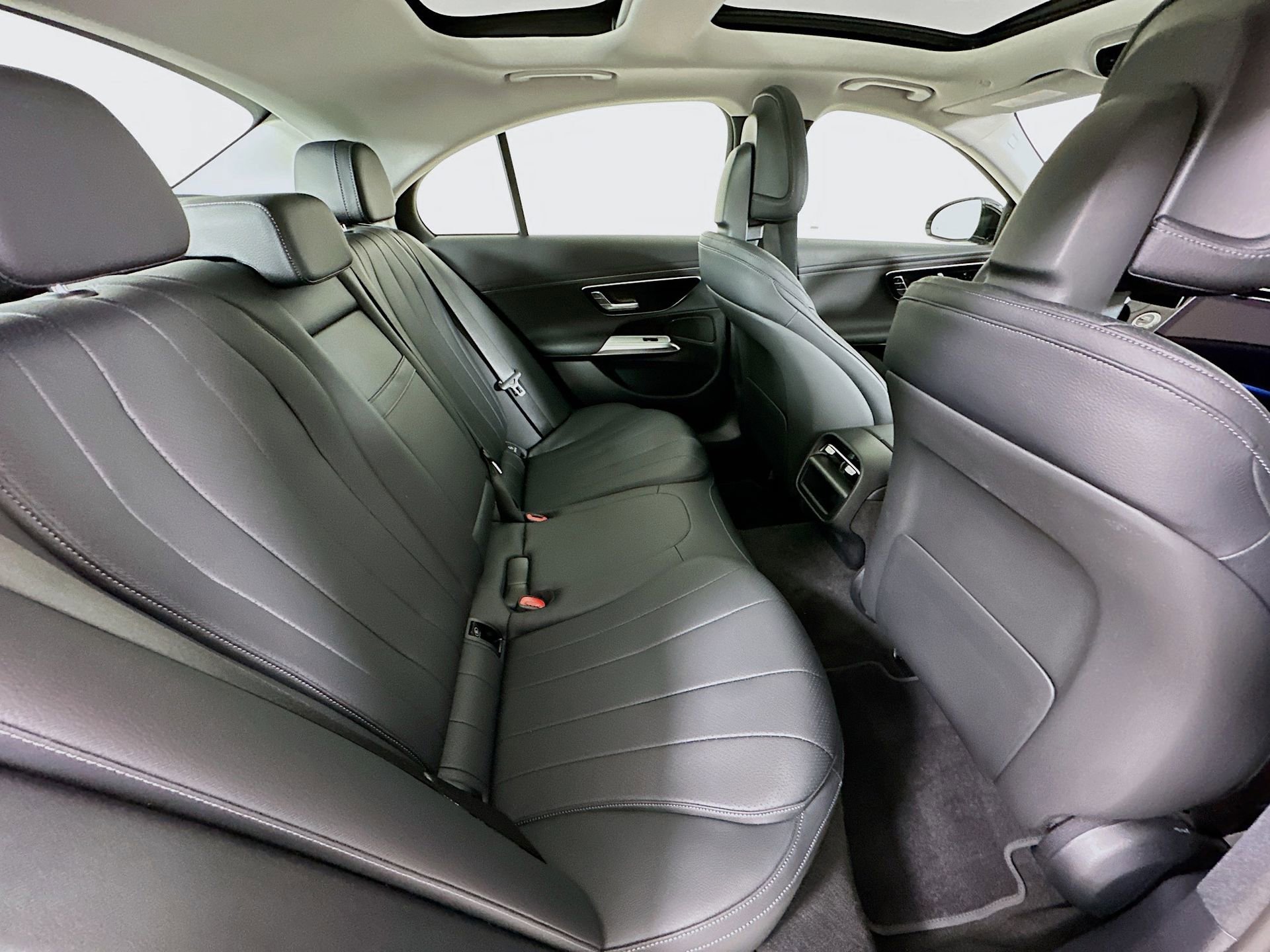 Used 2025 Mercedes-Benz E 350 Sedan image 28