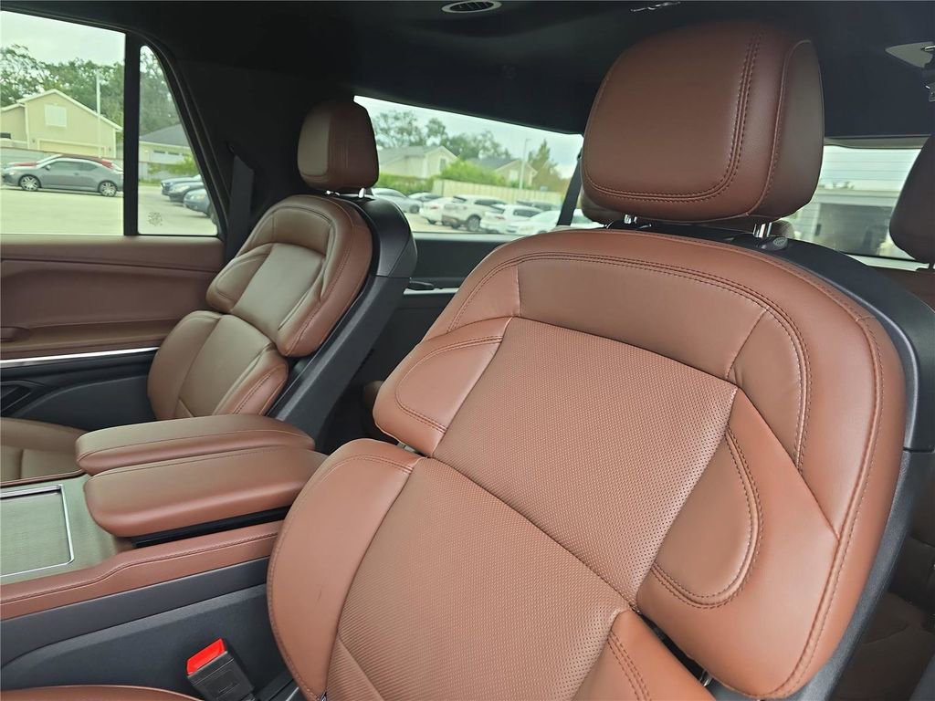 New 2025 Lincoln Navigator L Reserve image 13