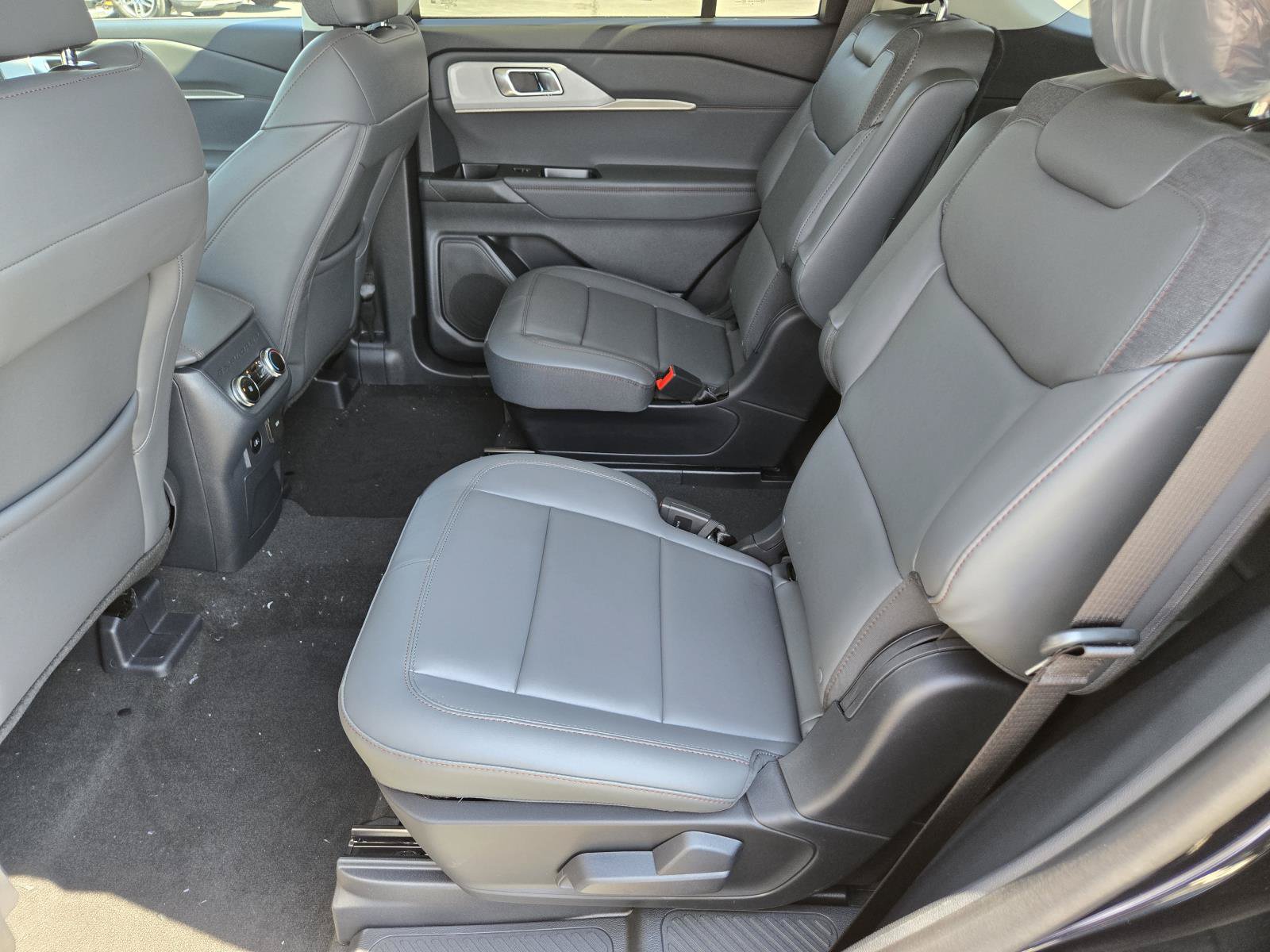 New 2026 Ford Explorer Active w/ Active Comfort Package AWD/4WD image 17