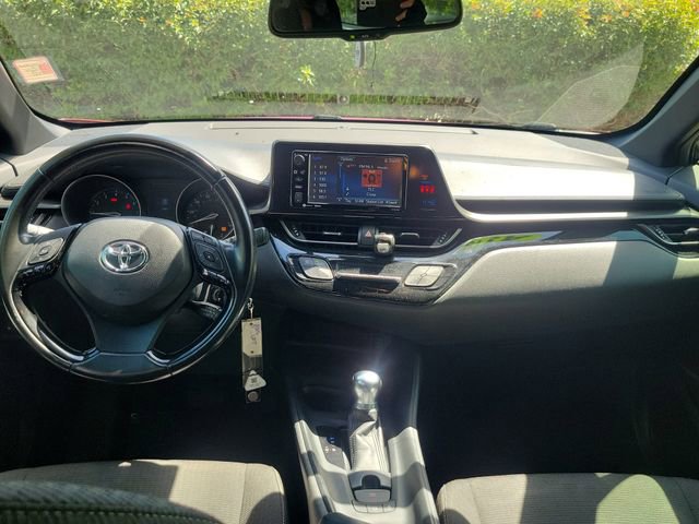 Used 2018 Toyota C-HR XLE image 9