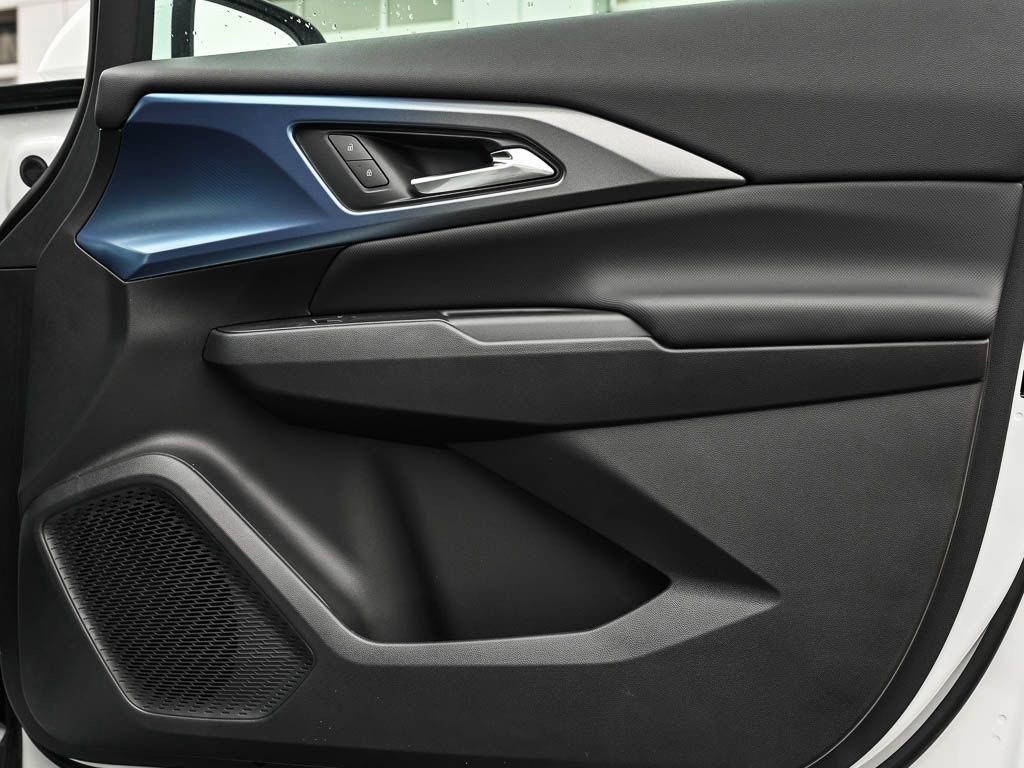 New 2026 Chevrolet Equinox EV LT image 9