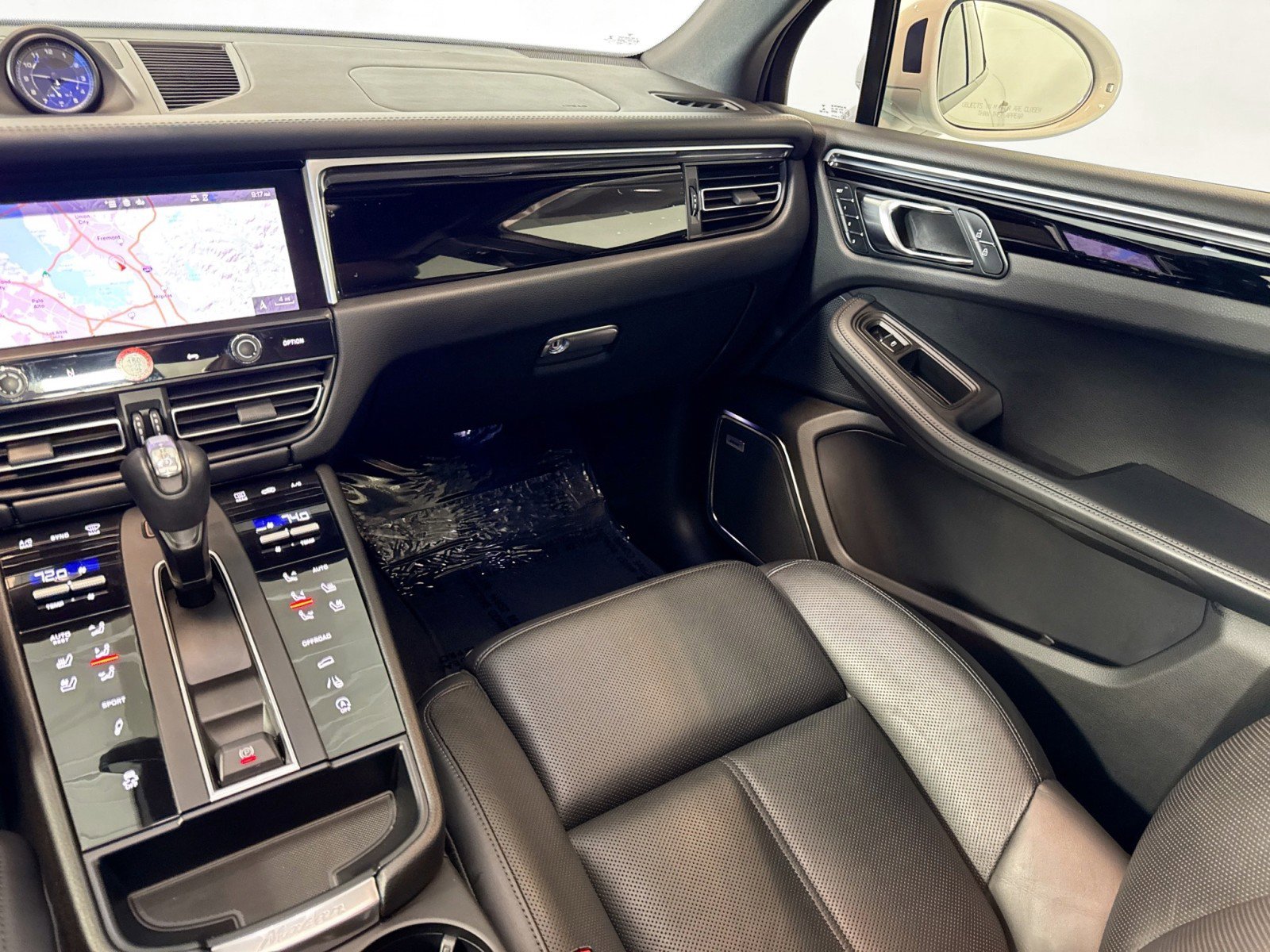 Certified 2022 Porsche Macan image 22