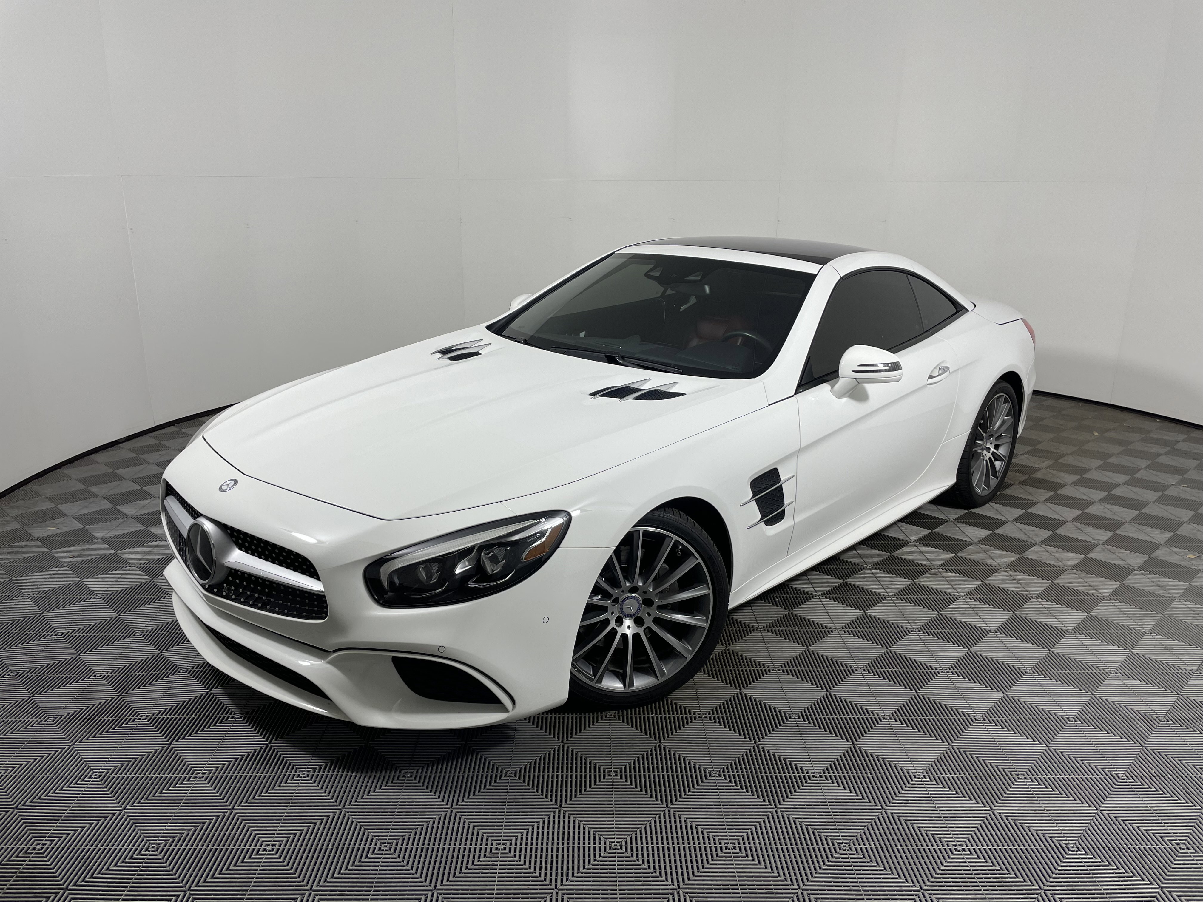 Used 2017 Mercedes-Benz SL 450 image 1