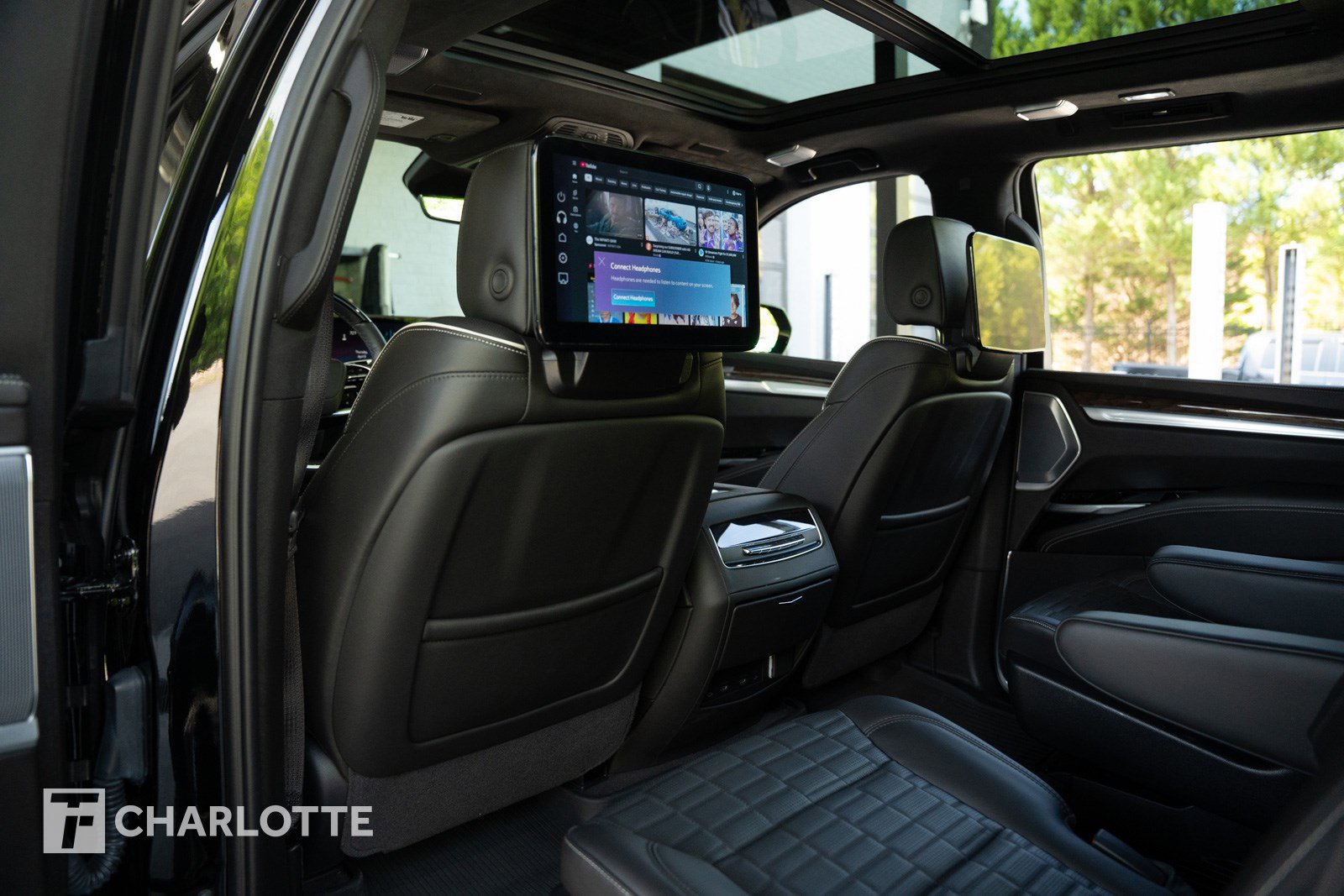 Used 2025 Cadillac Escalade Sport Platinum w/ LPO, Floor Liner Package AWD/4WD image 31