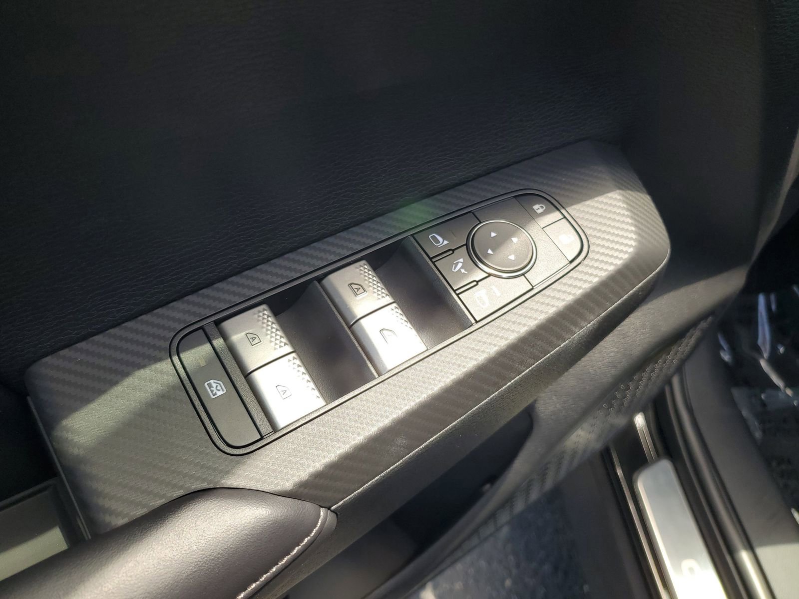 New 2025 Mitsubishi Outlander SE image 9