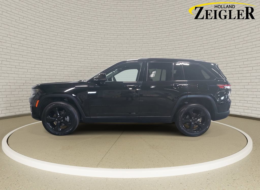 Used 2023 Jeep Grand Cherokee Altitude AWD/4WD image 8