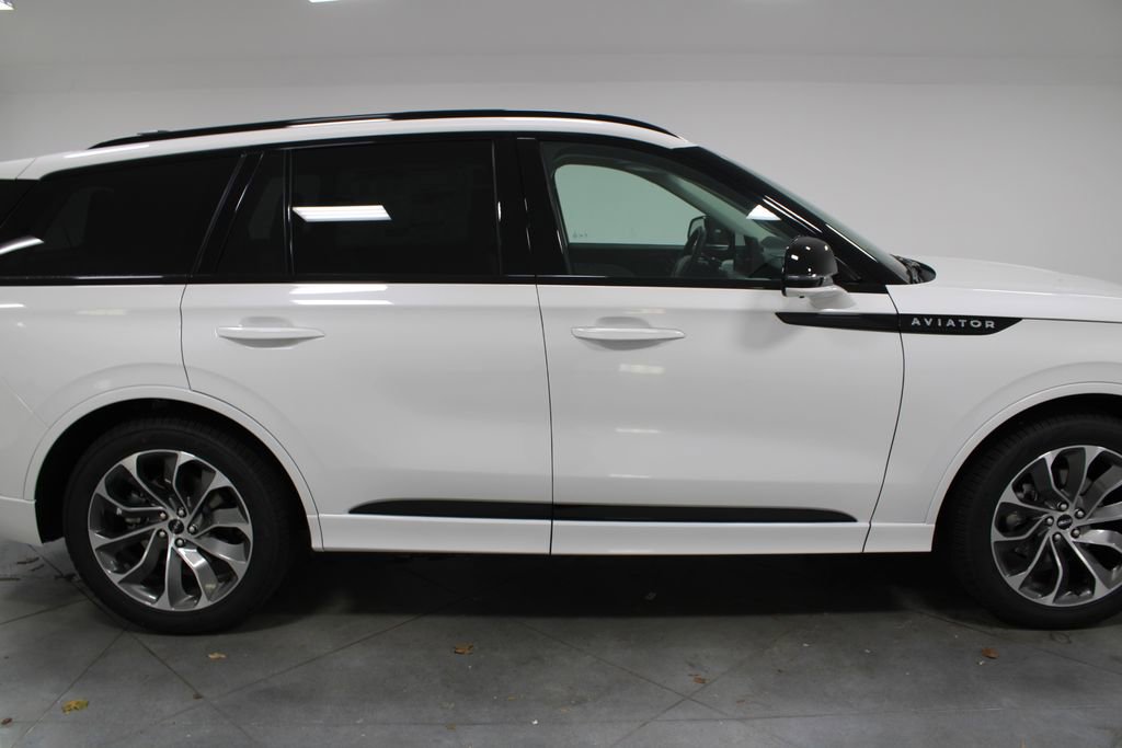 New 2026 Lincoln Aviator 2WD w/ Jet Appearance Package image 10