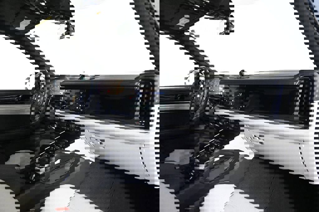 Certified 2025 Porsche Cayenne S image 17