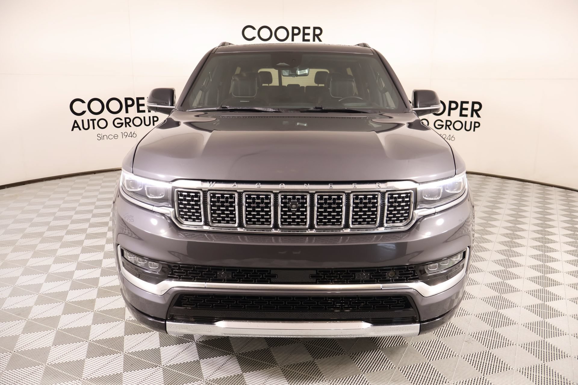Used 2023 Jeep Grand Wagoneer Series III AWD/4WD image 10