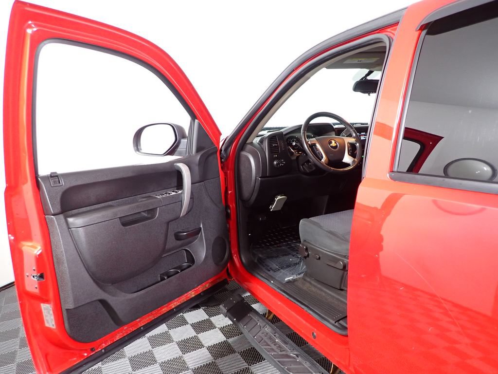 Used 2010 Chevrolet Silverado 1500 LT w/ Power Pack Plus RWD image 11