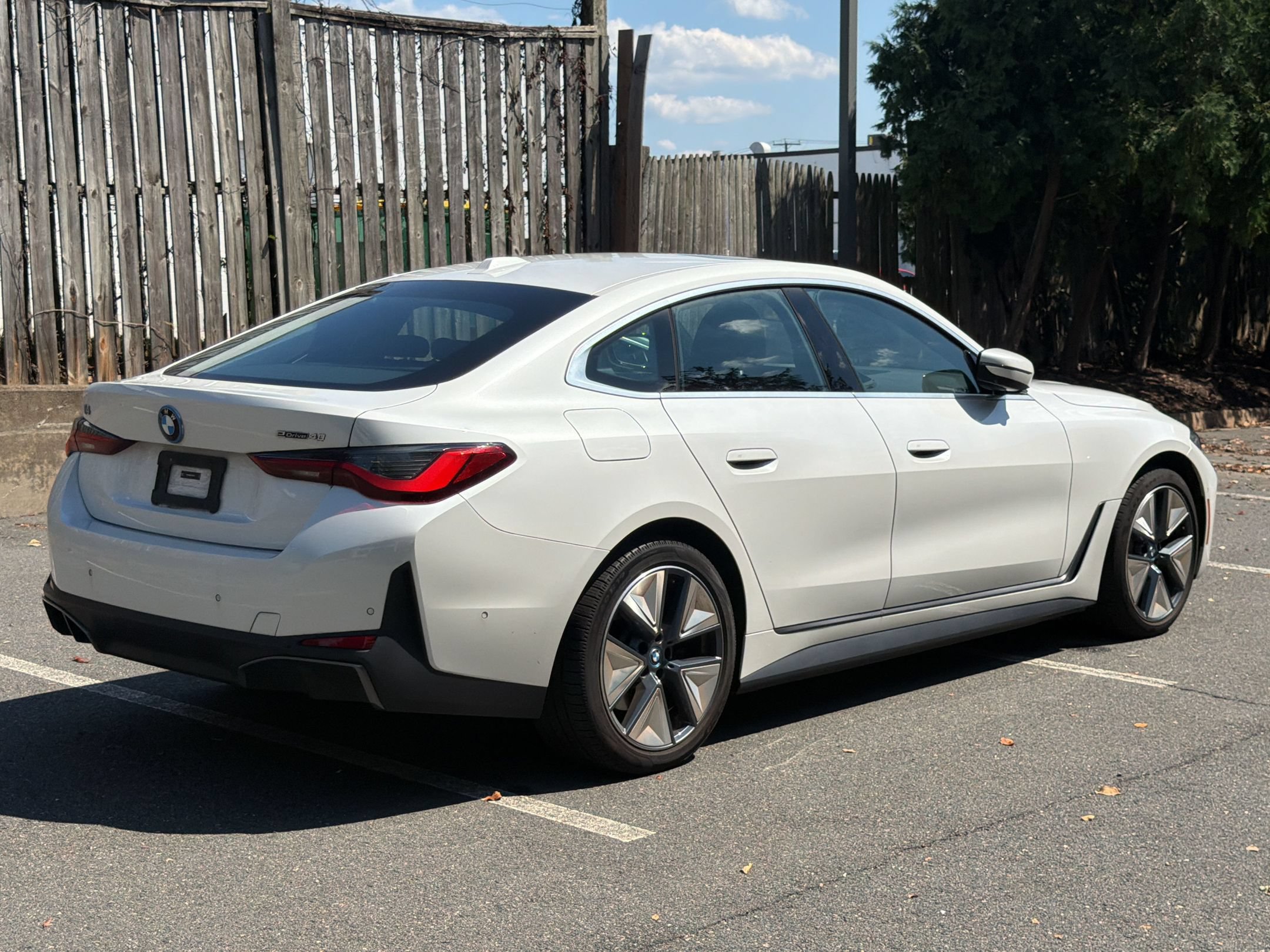 Used 2023 BMW i4 eDrive40 w/ Premium Package RWD image 9