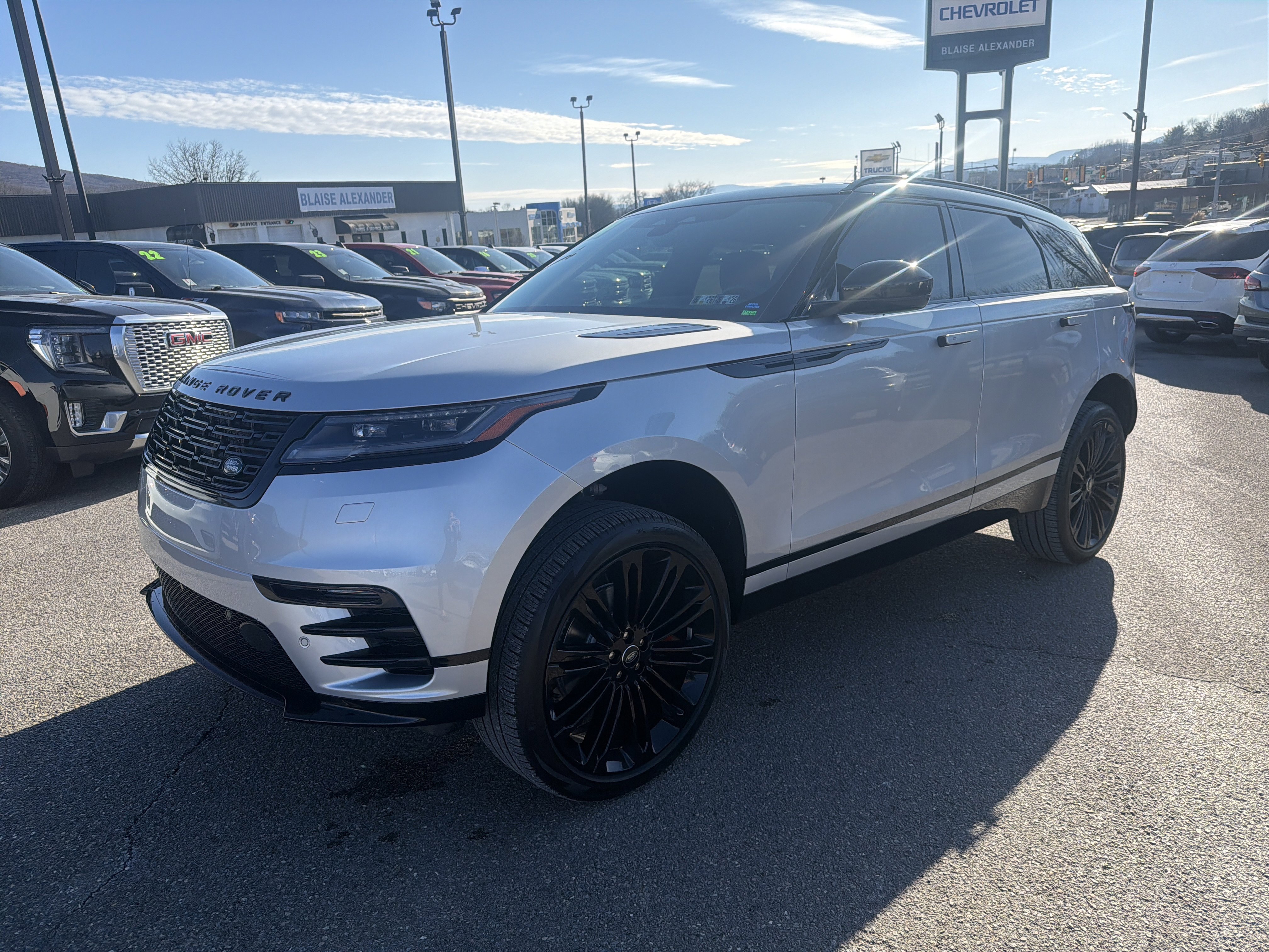 Used 2024 Land Rover Range Rover Velar Dynamic SE image 8