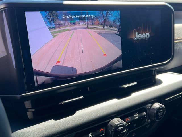 Used 2024 Jeep Wrangler Unlimited Sahara image 23