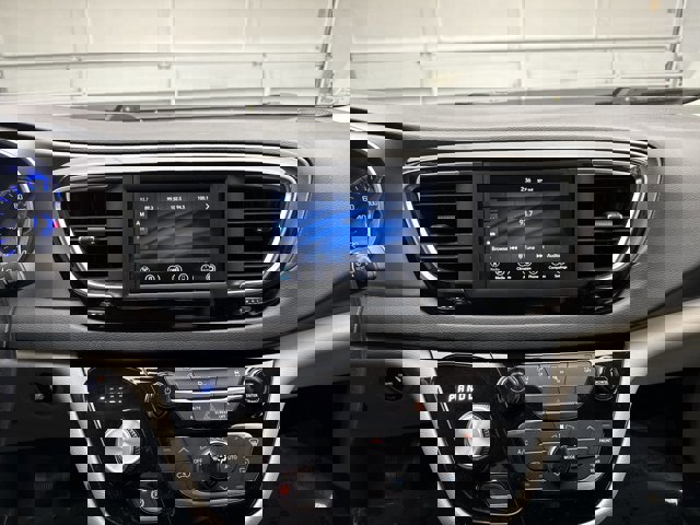 Used 2020 Chrysler Pacifica Touring image 14