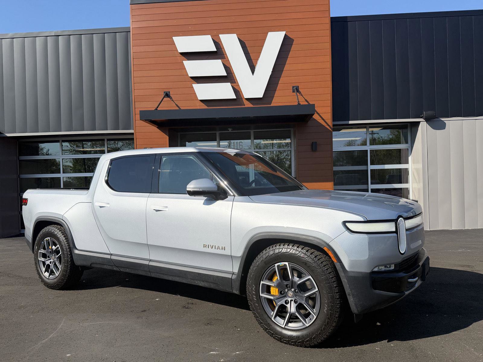 Used 2023 Rivian R1T Adventure image 1