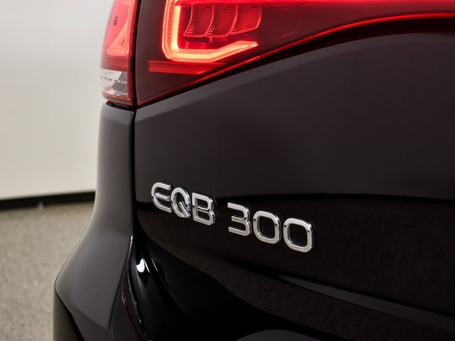 Used 2022 Mercedes-Benz EQB 300 4MATIC image 13