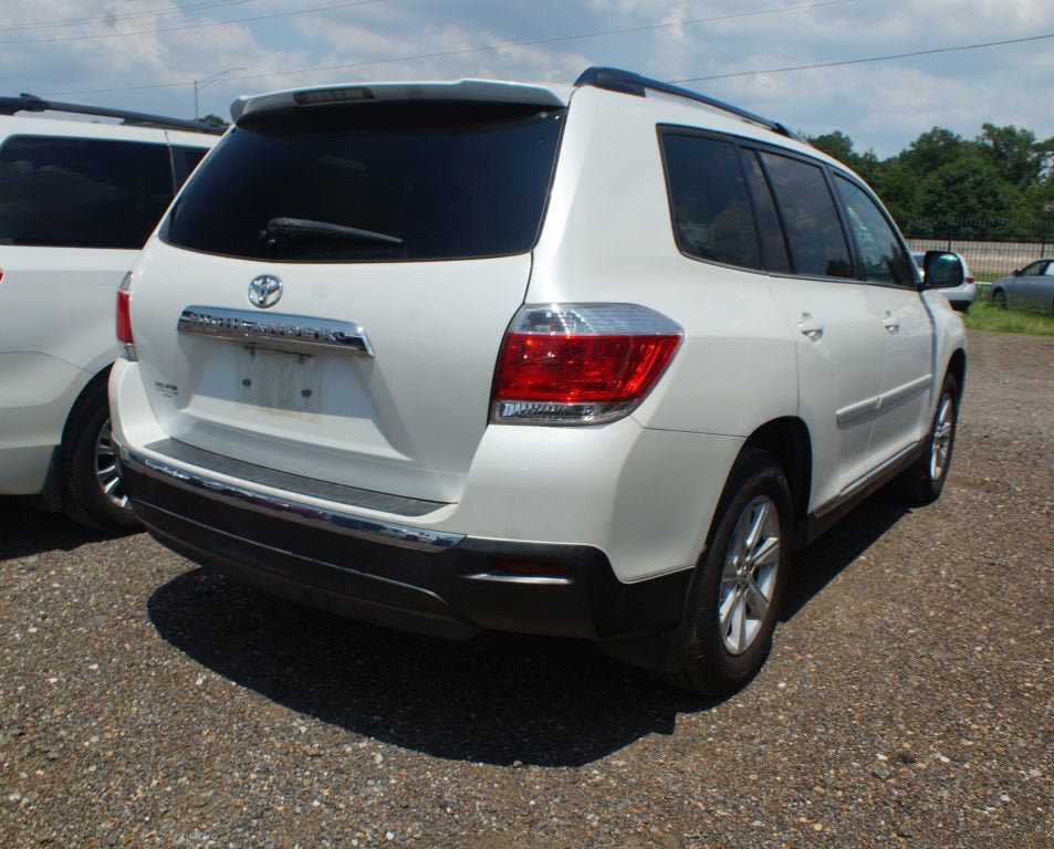 Used 2013 Toyota Highlander SE FWD image 3