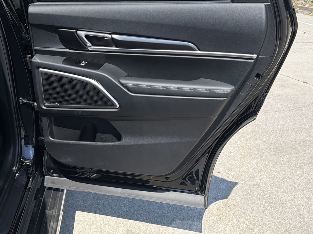 Used 2024 Kia Telluride S w/ S Sunroof Package image 16